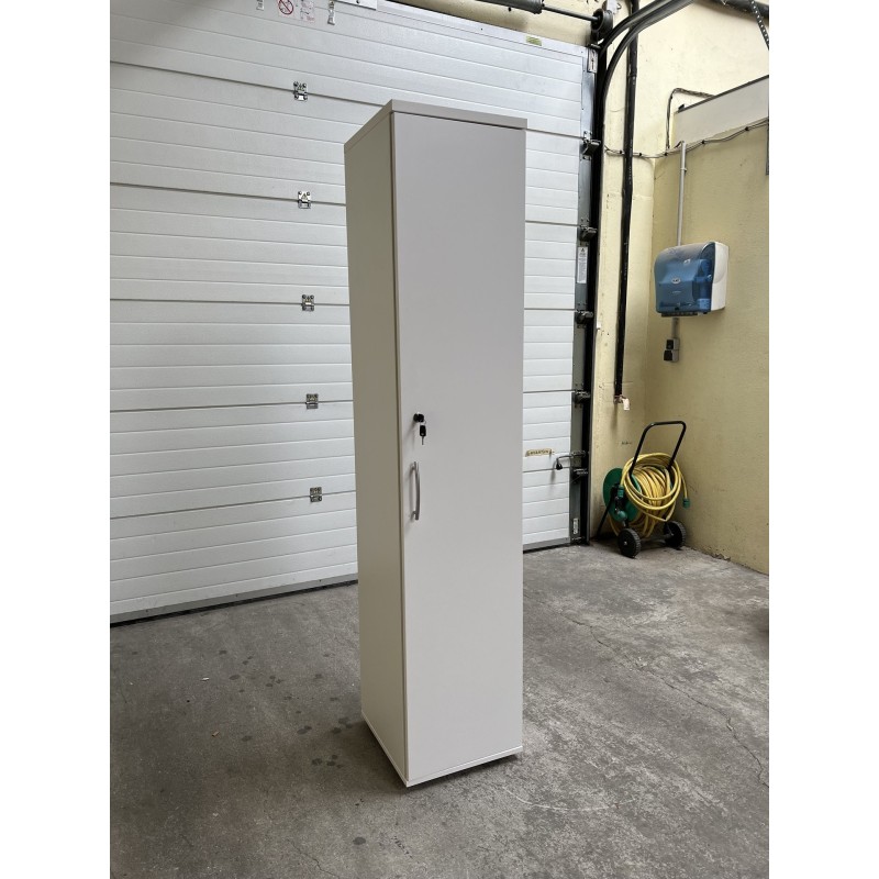 Armoire de rangement blanche d'occasion