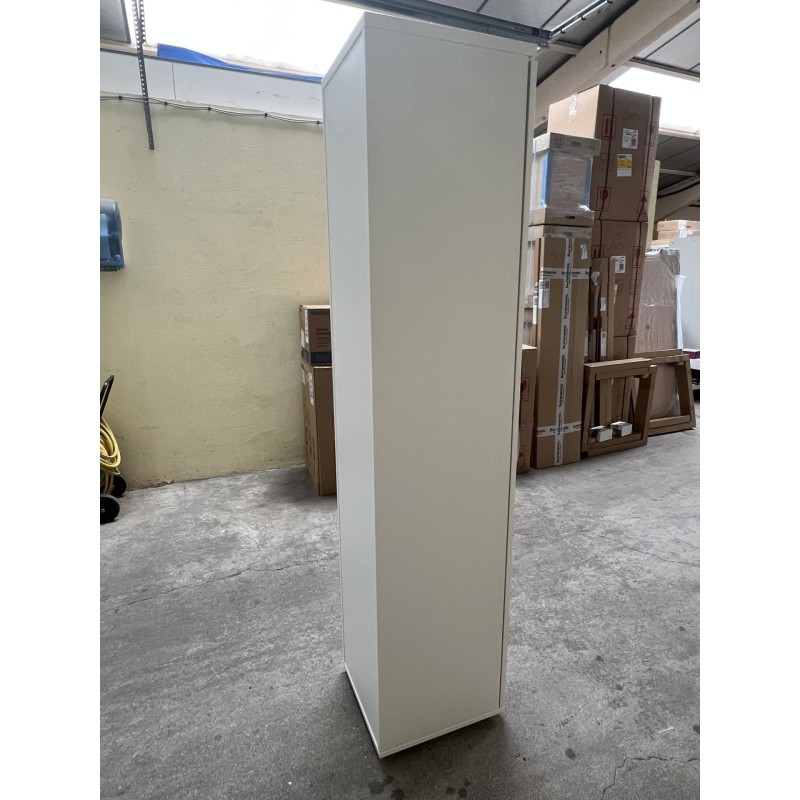 Armoire de rangement blanche d'occasion