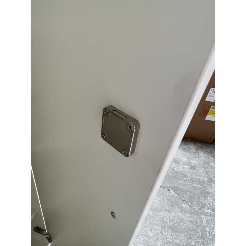 Armoire de rangement blanche d'occasion