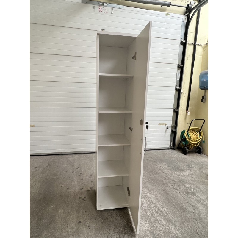 Armoire de rangement blanche d'occasion