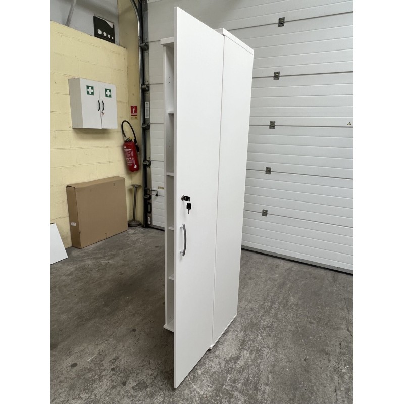 Armoire de rangement blanche d'occasion